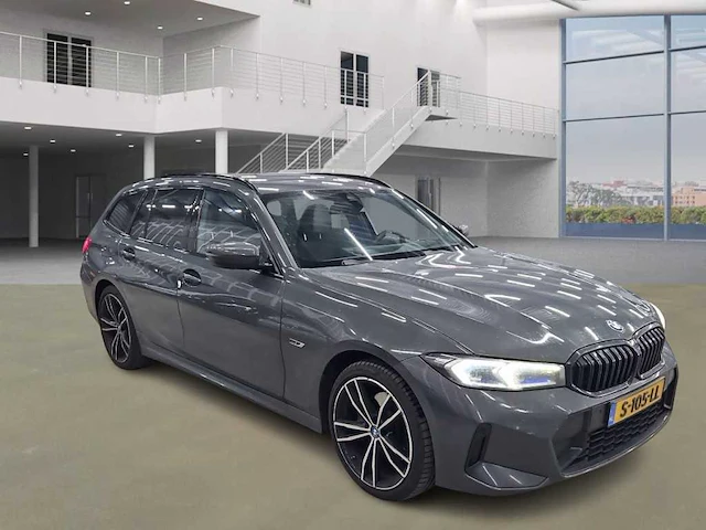Bmw 3-serie touring 330e xdrive 2023 | s-105-ll - afbeelding 12 van  31
