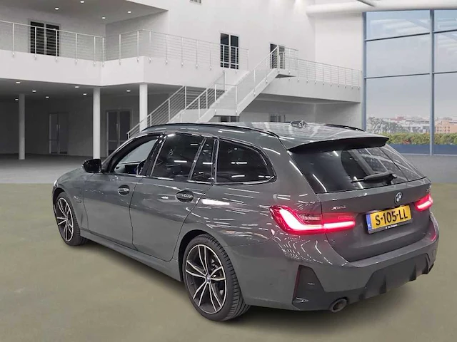 Bmw 3-serie touring 330e xdrive 2023 | s-105-ll - afbeelding 26 van  31