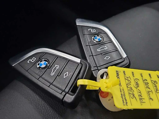 Bmw 3-serie touring 330e xdrive 2023 | s-105-ll - afbeelding 31 van  31