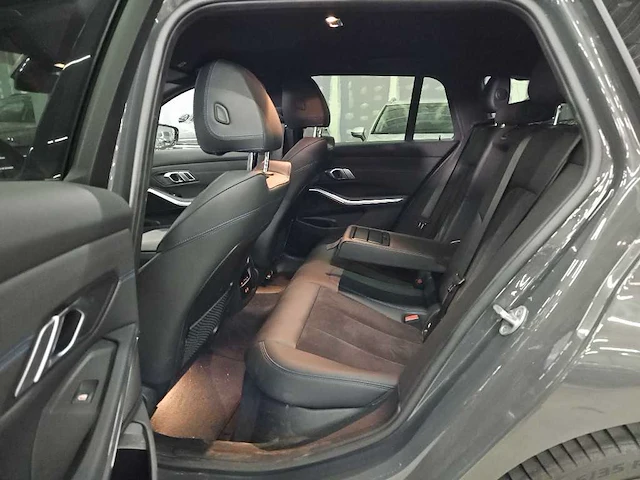Bmw 3-serie touring 330e xdrive 2023 | s-105-ll - afbeelding 22 van  31