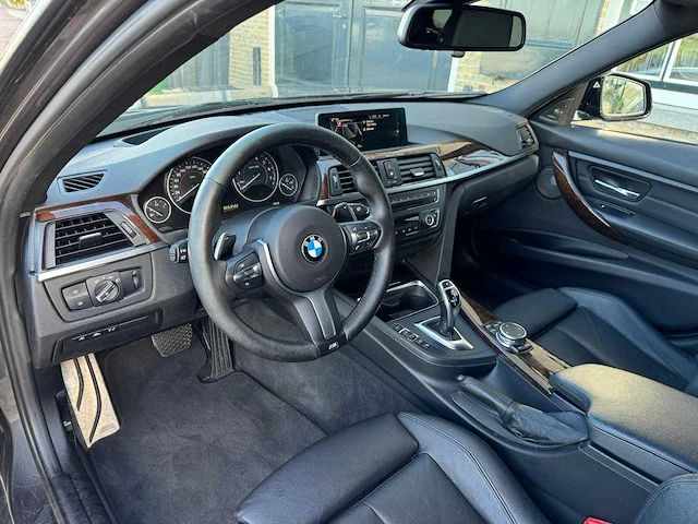 Bmw 3-serie touring m328i xdrive m-competition 19'' high exe full options x-327-tb - afbeelding 35 van  53