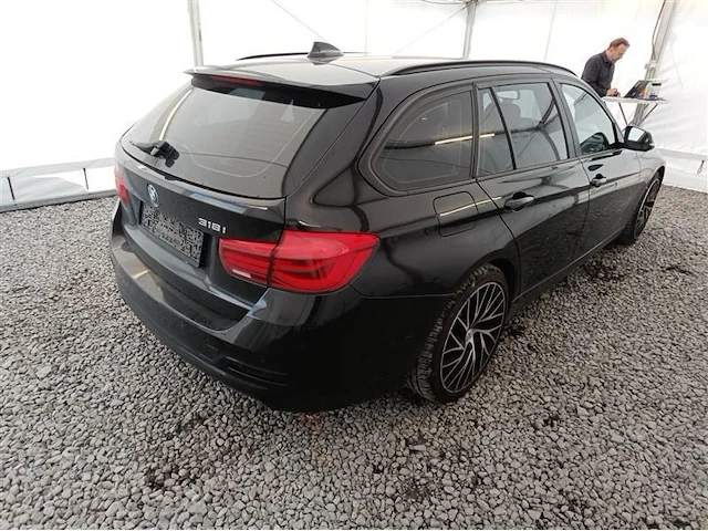 Bmw 318 ia,2017 - afbeelding 23 van  35
