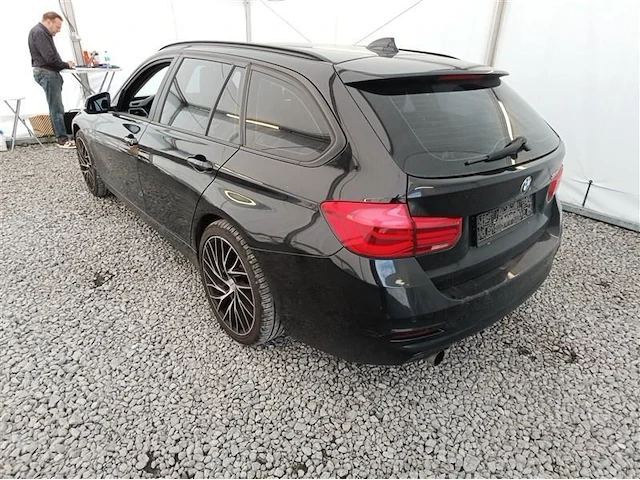 Bmw 318 ia,2017 - afbeelding 30 van  35