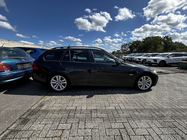 Bmw 318d, 2008 - afbeelding 30 van  35