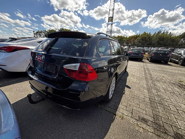 Bmw 318d, 2008 - afbeelding 31 van  35
