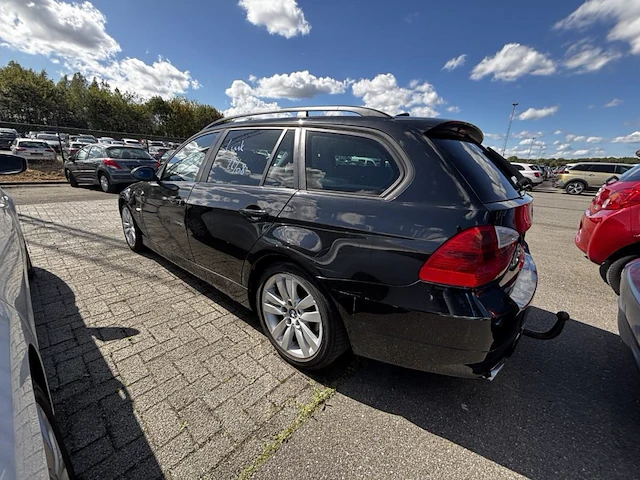 Bmw 318d, 2008 - afbeelding 32 van  35