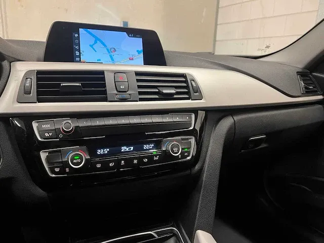 Bmw 318d touring 2.0 136pk 2018 3-serie - afbeelding 29 van  54