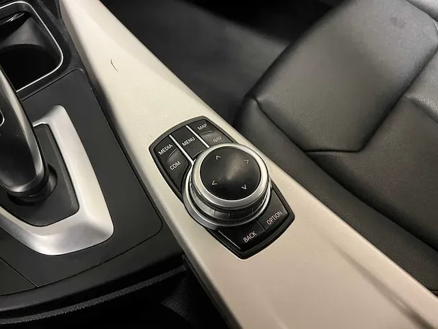 Bmw 318d touring 2.0 136pk 2018 3-serie - afbeelding 30 van  54