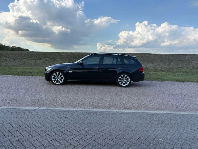 Bmw 318i touring business line, 11-gnp-1 - afbeelding 8 van  28