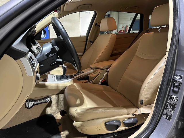 Bmw 318i touring business line 143pk 2010 3-serie e91, 19-nkt-5 - afbeelding 26 van  42