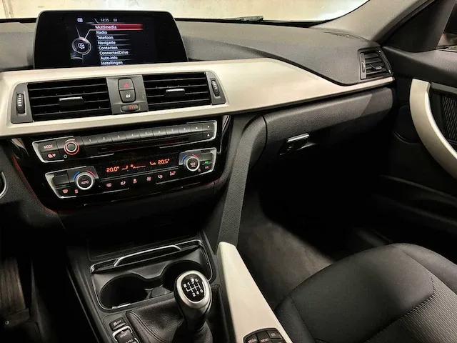 Bmw 318i touring centennial executive 136pk 2017 3-serie (origineel-nl), kz-621-p - afbeelding 19 van  55