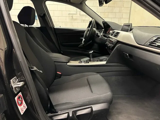 Bmw 318i touring centennial executive 136pk 2017 3-serie (origineel-nl), kz-621-p - afbeelding 33 van  55