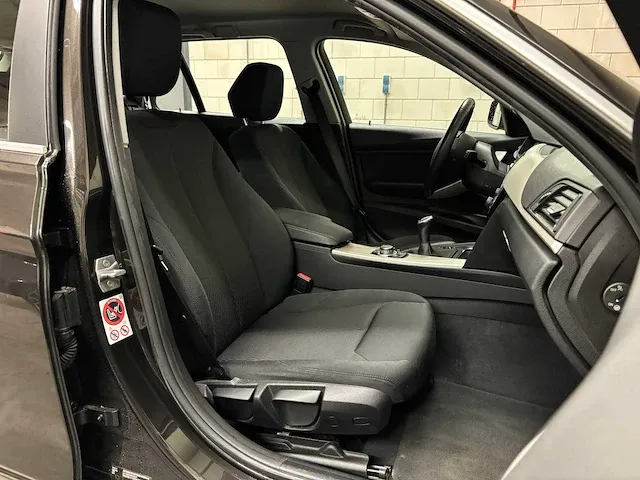 Bmw 318i touring centennial executive 136pk 2017 3-serie (origineel-nl), kz-621-p - afbeelding 35 van  55