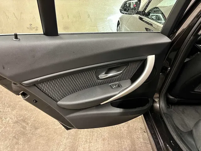 Bmw 318i touring centennial executive 136pk 2017 3-serie (origineel-nl), kz-621-p - afbeelding 44 van  55