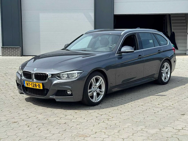 Bmw 318i touring executive automaat; nt-128-b - afbeelding 1 van  15