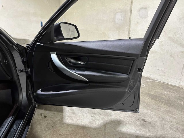 Bmw 320i automaat centennial high executive 184pk 2016 3-serie touring, jr-371-d - afbeelding 33 van  43