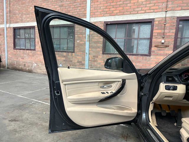 Bmw 320i touring 184pk 2013 (origineel-nl), 1-ktj-01 - afbeelding 27 van  45