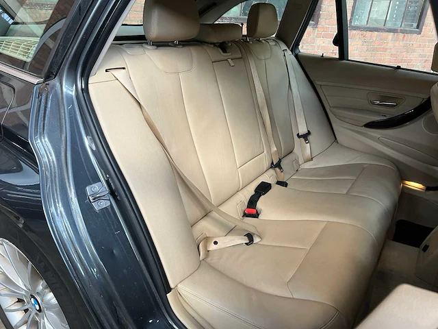 Bmw 320i touring 184pk 2013 (origineel-nl), 1-ktj-01 - afbeelding 37 van  45