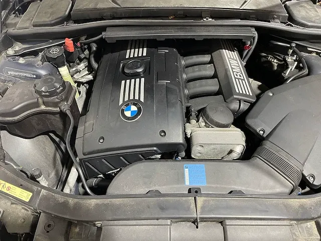 Bmw 325i executive coupe, 66-zj-ts - afbeelding 22 van  28