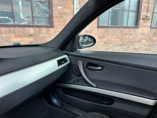 Bmw 325i touring high executive 218pk 2006 3-serie, 6-sfx-12 youngtimer - afbeelding 30 van  43