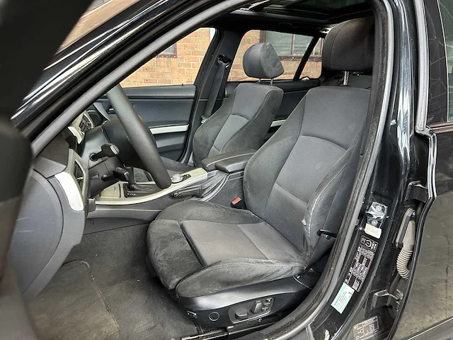 Bmw 325i touring high executive 218pk 2006 3-serie, 6-sfx-12 youngtimer - afbeelding 37 van  43