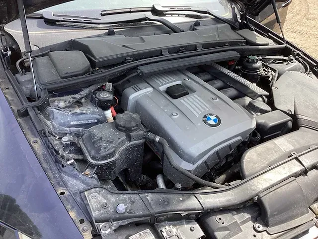 Bmw 330 xi personenauto - afbeelding 9 van  19