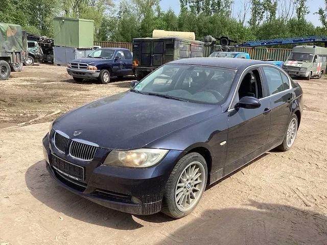 Bmw 330 xi personenauto - afbeelding 1 van  19
