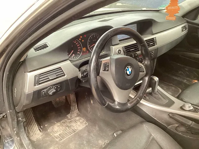 Bmw 330 xi personenauto - afbeelding 17 van  19