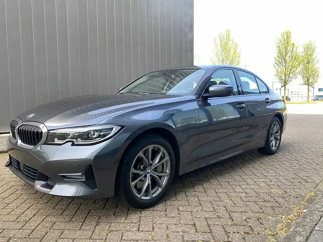 Bmw 330e sport line automaat, 9089 - afbeelding 1 van  15