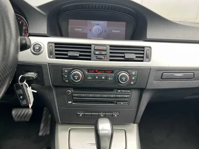 Bmw 330xi touring executive 272pk 2007 orig-nl 3-serie, 82-zb-bd - afbeelding 27 van  55