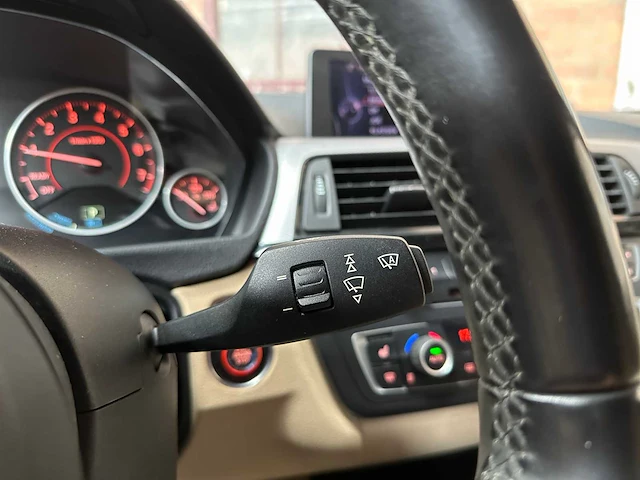 Bmw 335i activehybrid 3 306pk 2012, gbp-24-b - afbeelding 18 van  46