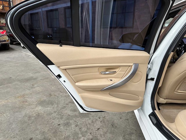Bmw 335i activehybrid 3 306pk 2012, gbp-24-b - afbeelding 27 van  46