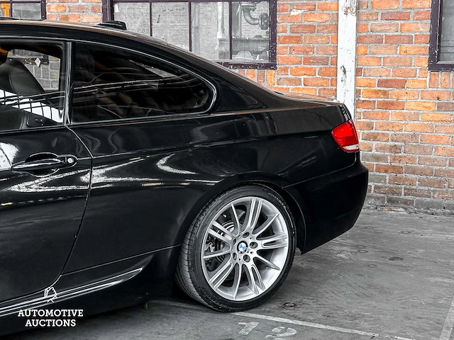 Bmw 335i m sport e92 306pk 2008 youngtimer 3-serie - afbeelding 34 van  51