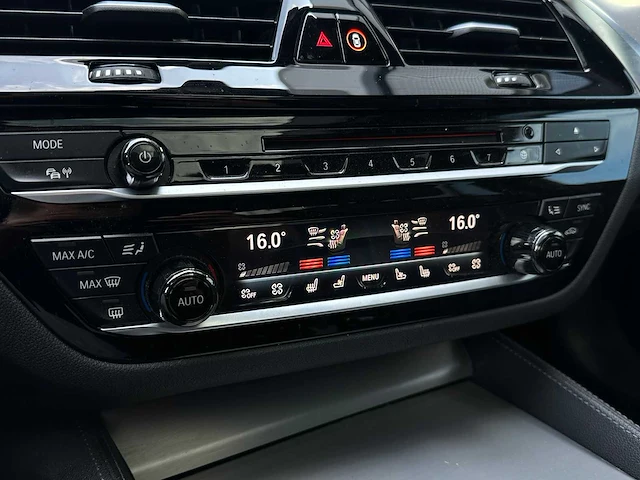 Bmw 5-serie m550i x-drive high executive 540hp car 2018 | n-965-nr i - afbeelding 17 van  39