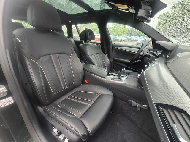 Bmw 5-serie touring 520i high executive m-sport edition - panoramadak - car 2020 | h-433-tb - afbeelding 26 van  32