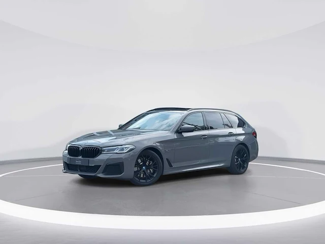 Bmw 5-serie touring 530e business edition+ m-sport 2022 | p-056-bt - afbeelding 1 van  36