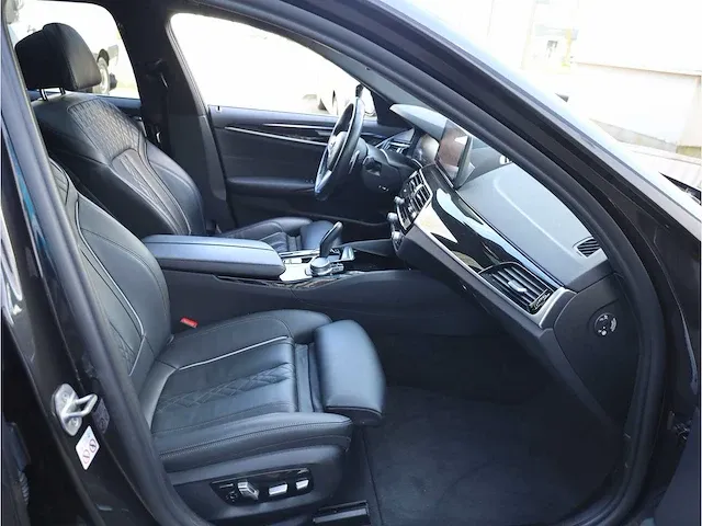 Bmw 5-serie touring 540i xdrive business edition plus sensatec automaat 2021 laser camera dodehoek panoramadak memory - afbeelding 7 van  44
