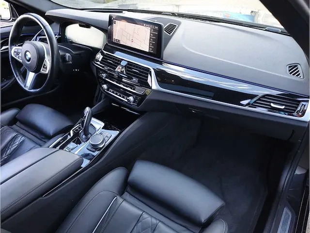 Bmw 5-serie touring 540i xdrive business edition plus sensatec automaat 2021 laser camera dodehoek panoramadak memory - afbeelding 8 van  44