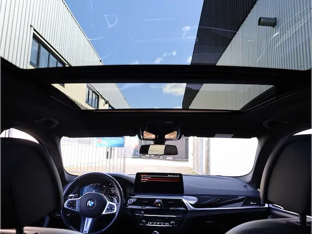 Bmw 5-serie touring 540i xdrive business edition plus sensatec automaat 2021 laser camera dodehoek panoramadak memory - afbeelding 9 van  44