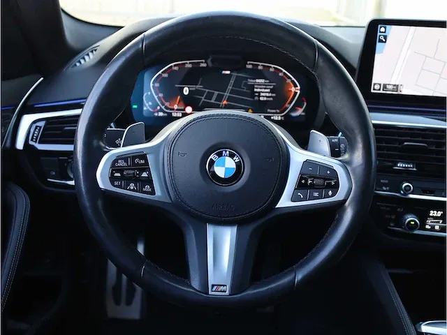 Bmw 5-serie touring 540i xdrive business edition plus sensatec automaat 2021 laser camera dodehoek panoramadak memory - afbeelding 14 van  44