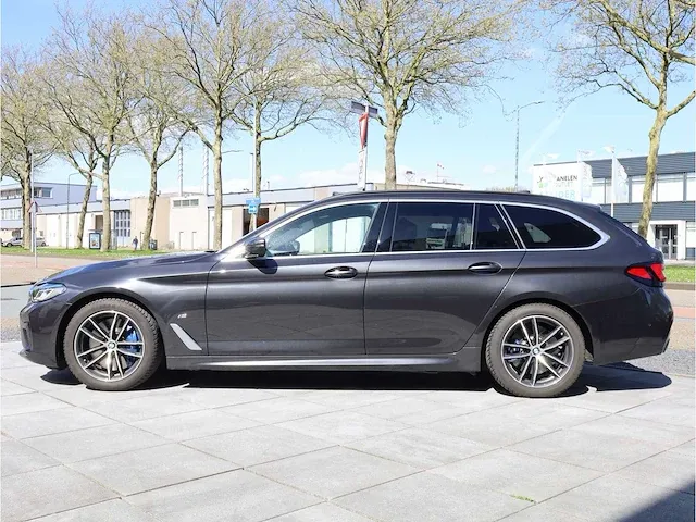 Bmw 5-serie touring 540i xdrive business edition plus sensatec automaat 2021 laser camera dodehoek panoramadak memory - afbeelding 12 van  44