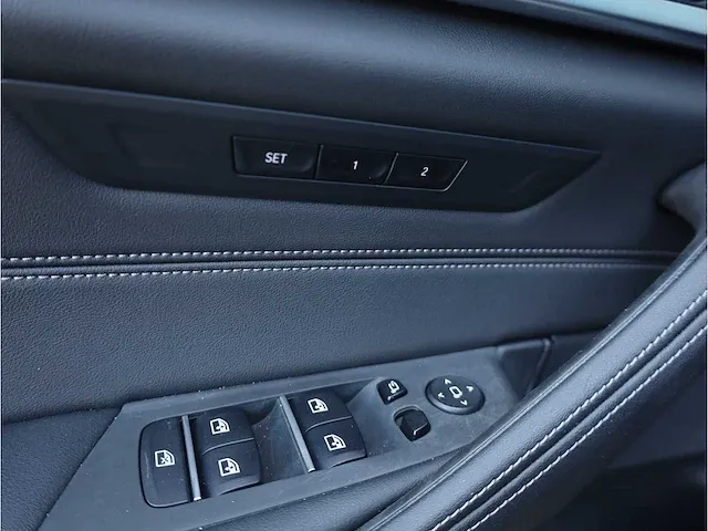Bmw 5-serie touring 540i xdrive business edition plus sensatec automaat 2021 laser camera dodehoek panoramadak memory - afbeelding 33 van  44