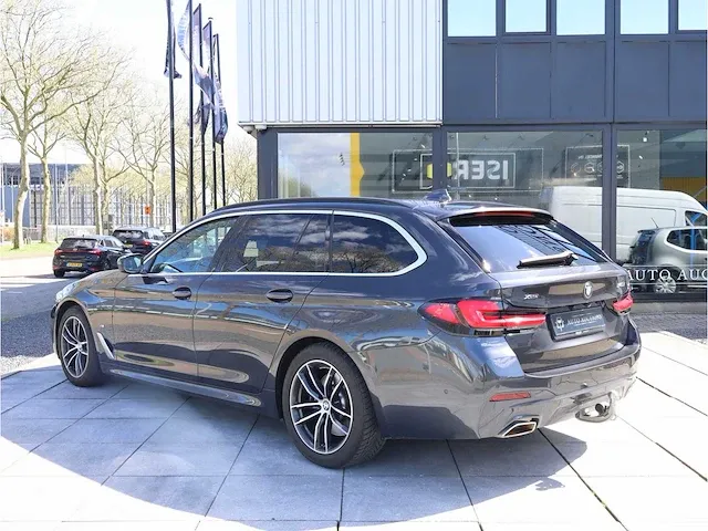 Bmw 5-serie touring 540i xdrive business edition plus sensatec automaat 2021 laser camera dodehoek panoramadak memory - afbeelding 23 van  44