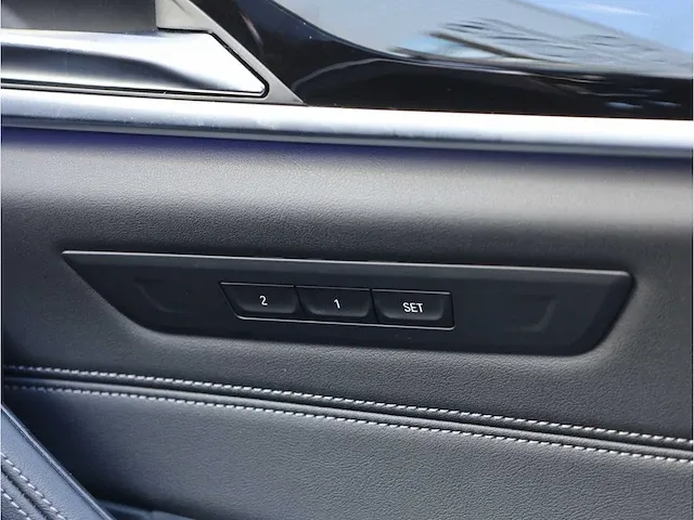 Bmw 5-serie touring 540i xdrive business edition plus sensatec automaat 2021 laser camera dodehoek panoramadak memory - afbeelding 37 van  44