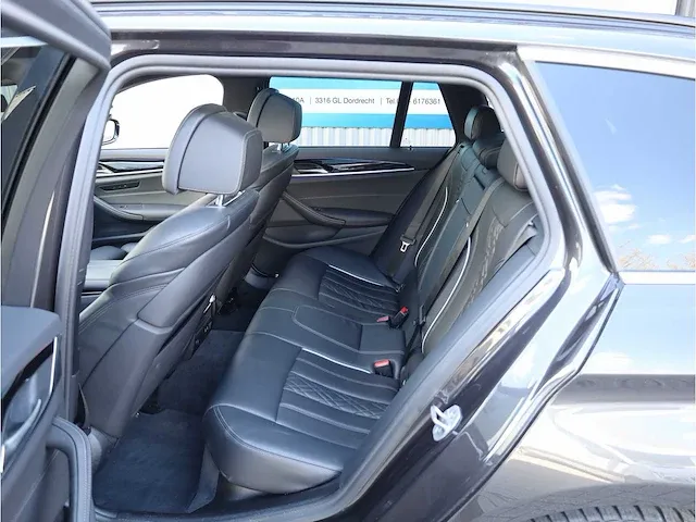 Bmw 5-serie touring 540i xdrive business edition plus sensatec automaat 2021 laser camera dodehoek panoramadak memory - afbeelding 39 van  44