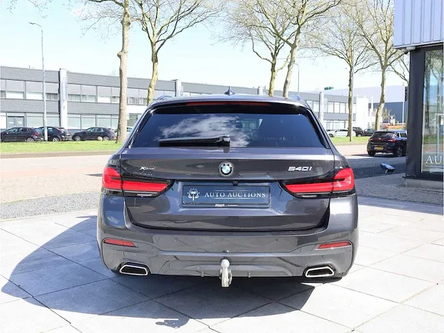 Bmw 5-serie touring 540i xdrive business edition plus sensatec automaat 2021 laser camera dodehoek panoramadak memory - afbeelding 34 van  44