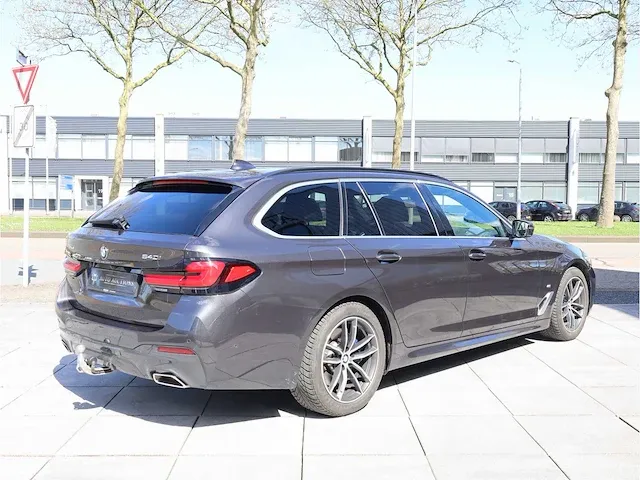 Bmw 5-serie touring 540i xdrive business edition plus sensatec automaat 2021 laser camera dodehoek panoramadak memory - afbeelding 40 van  44