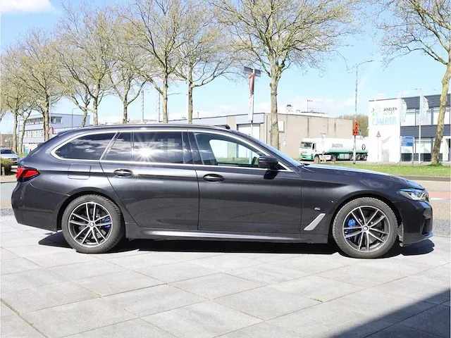 Bmw 5-serie touring 540i xdrive business edition plus sensatec automaat 2021 laser camera dodehoek panoramadak memory - afbeelding 41 van  44