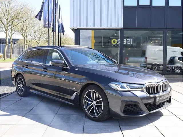 Bmw 5-serie touring 540i xdrive business edition plus sensatec automaat 2021 laser camera dodehoek panoramadak memory - afbeelding 42 van  44