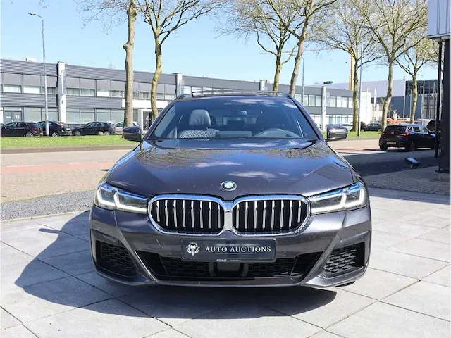 Bmw 5-serie touring 540i xdrive business edition plus sensatec automaat 2021 laser camera dodehoek panoramadak memory - afbeelding 43 van  44